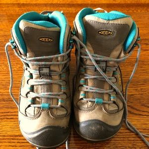 Pre-owned Keen Durand Mid WP Hiking Boots - Women’s 8.5